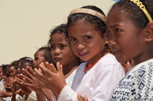 Malagasy_girls_Madagascar_Merina-800x531