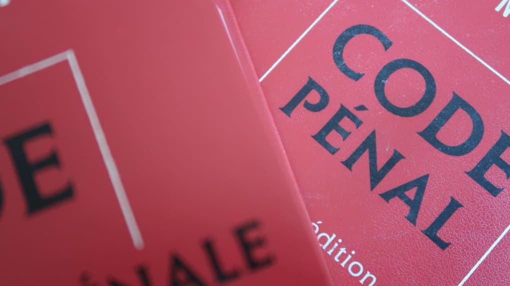 photo du code pénal en gros plan